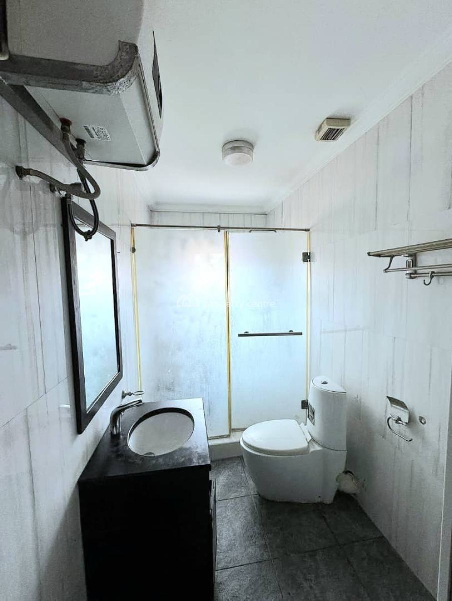 Spacious 17-bedroom, Lekki Phase 1, Lekki, Lagos, Hotel / Guest House for Rent