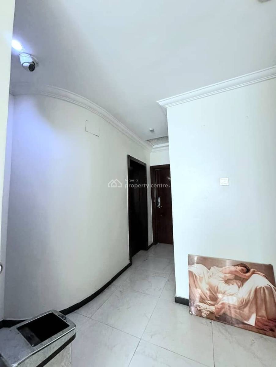 Spacious 17-bedroom, Lekki Phase 1, Lekki, Lagos, Hotel / Guest House for Rent