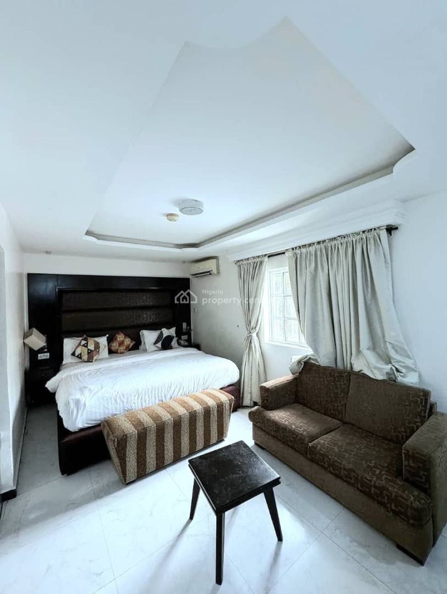 Spacious 17-bedroom, Lekki Phase 1, Lekki, Lagos, Hotel / Guest House for Rent