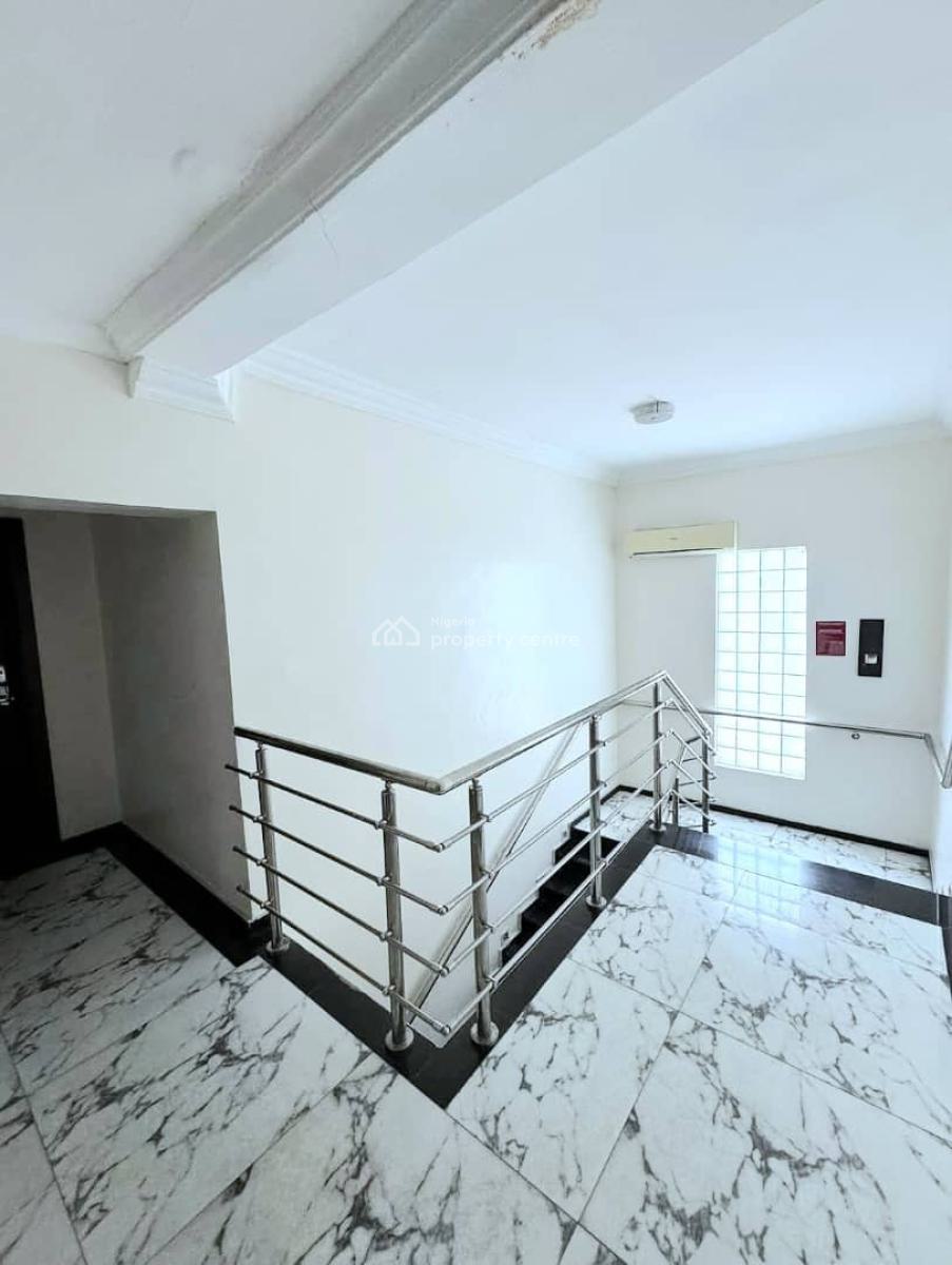 Spacious 17-bedroom, Lekki Phase 1, Lekki, Lagos, Hotel / Guest House for Rent