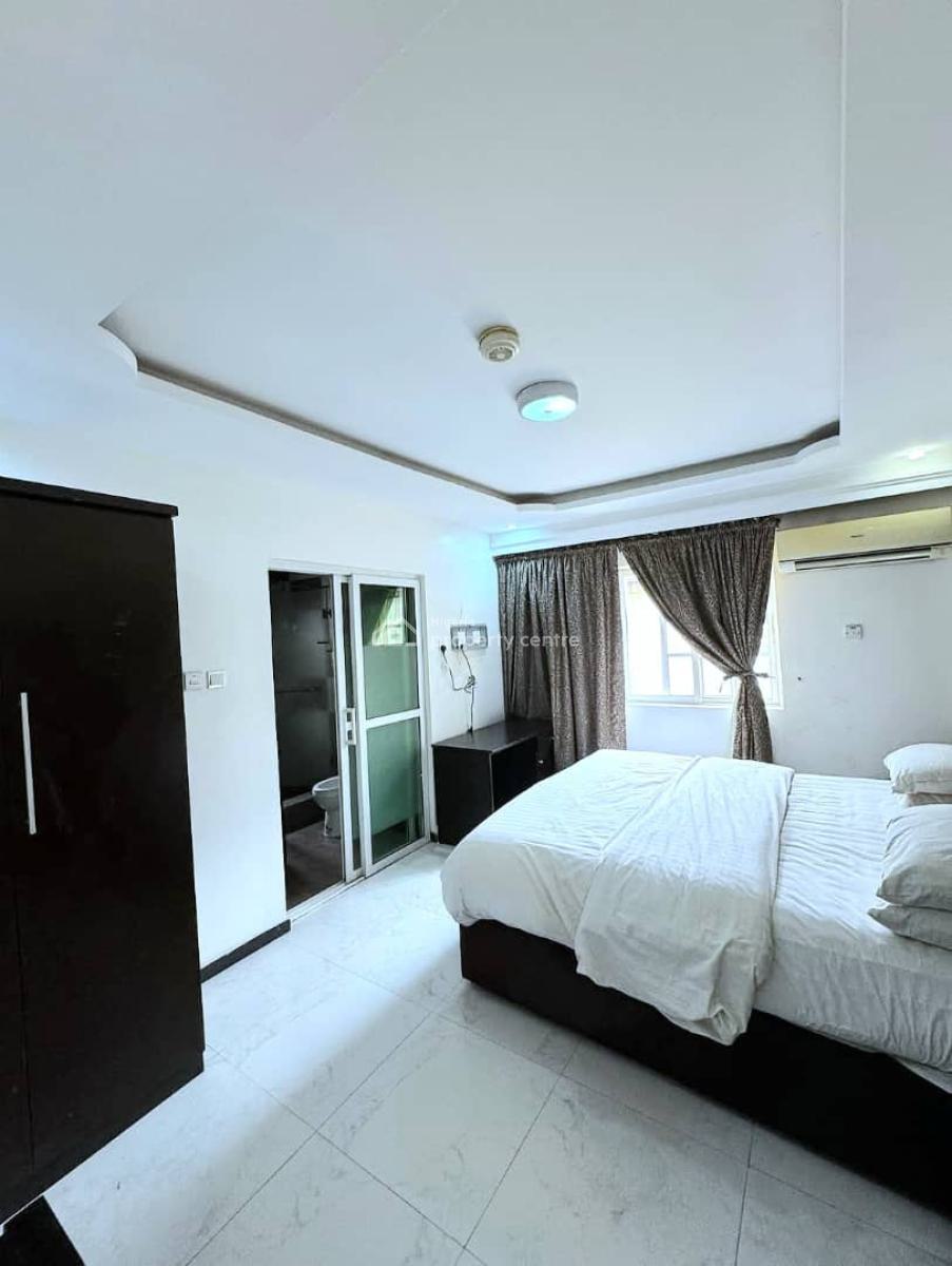 Spacious 17-bedroom, Lekki Phase 1, Lekki, Lagos, Hotel / Guest House for Rent