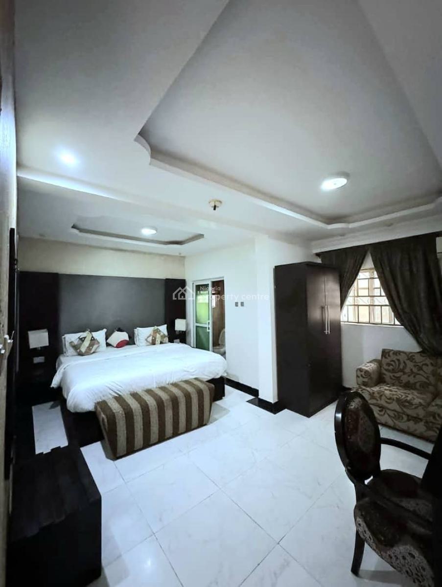 Spacious 17-bedroom, Lekki Phase 1, Lekki, Lagos, Hotel / Guest House for Rent