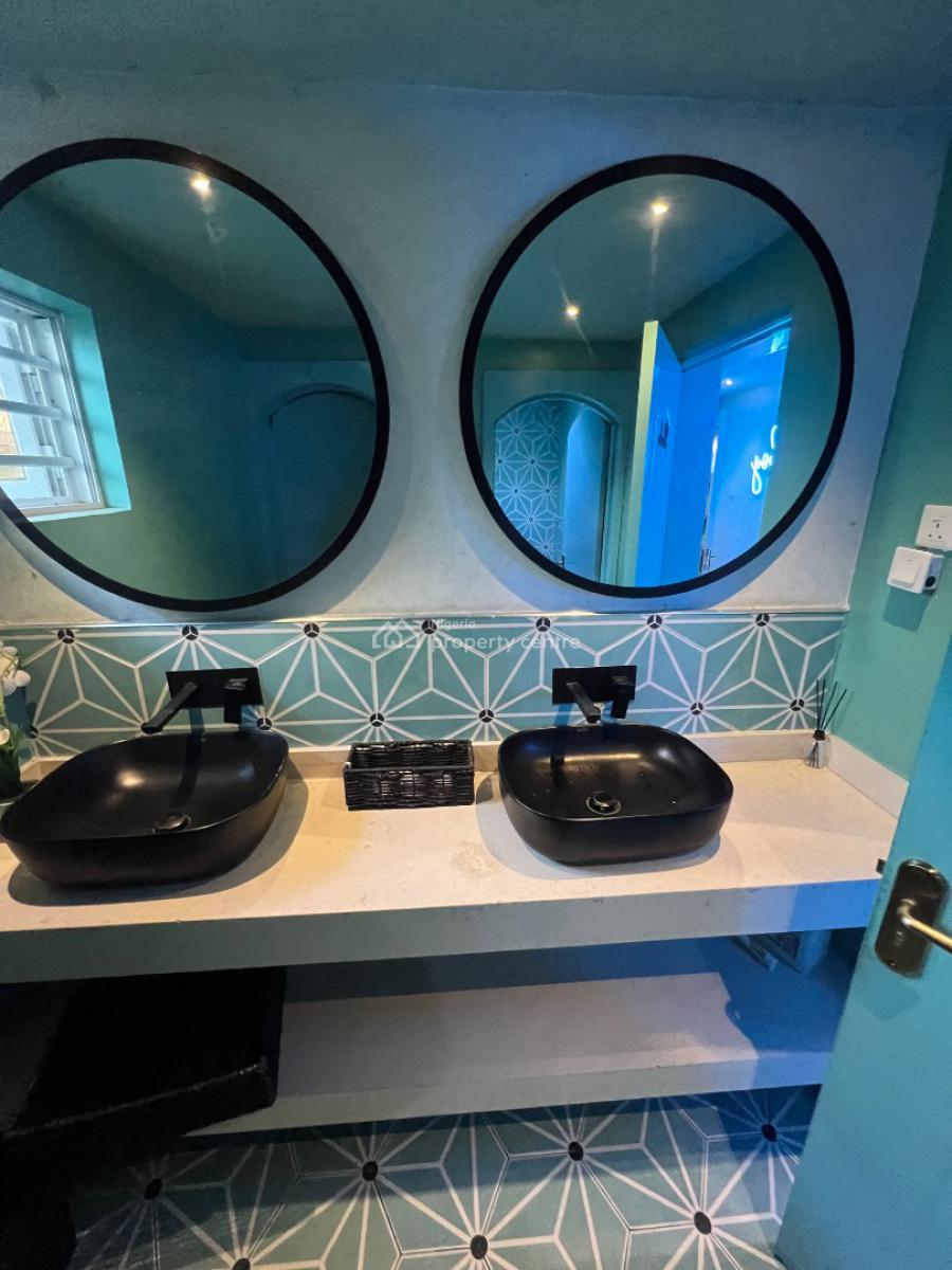 Super Clean 7-bedroom Detached Commercial Duplex with 2-bedroom Bq., Victoria Island (vi), Lagos, Commercial Property for Rent