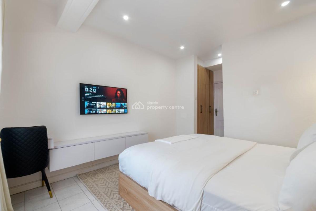 Waterfront 4 Bedroom Apartment with Swimming Pool, Gym and Snooker, Westron Court, Off Admiralty Road, Lekki Phase 1, Lekki, Lagos, Flat / Apartment Short Let