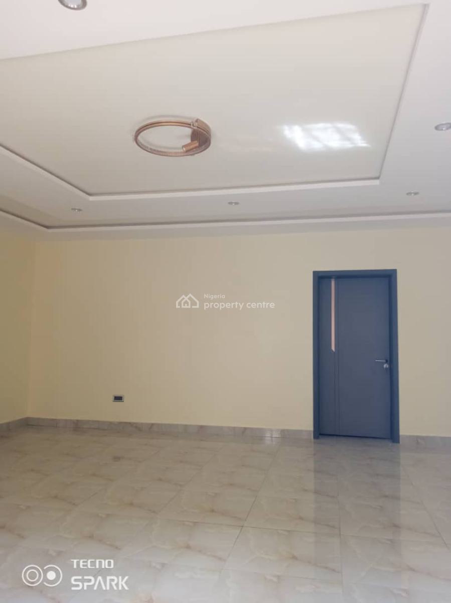 Luxury Standard 3 Bedrooms Flat, Force Headquarters Axis, Asokoro District, Abuja, Flat / Apartment for Rent