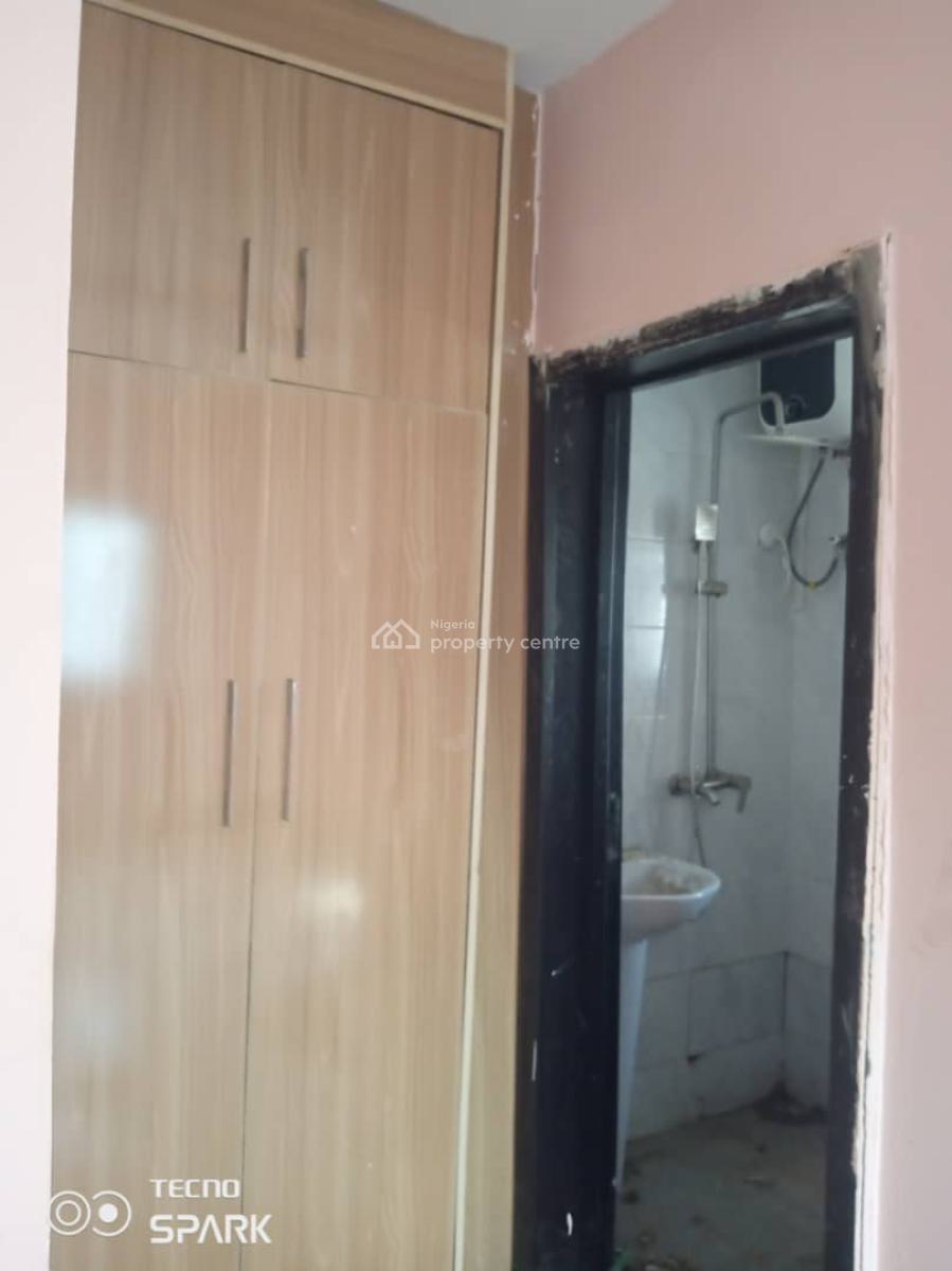 Luxury Standard 3 Bedrooms Flat, Force Headquarters Axis, Asokoro District, Abuja, Flat / Apartment for Rent