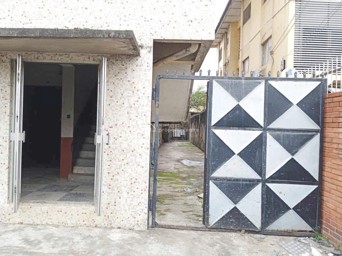 Well Maintained Vacant 4th Floor Office, Opebi, Ikeja, Lagos, Office Space for Sale