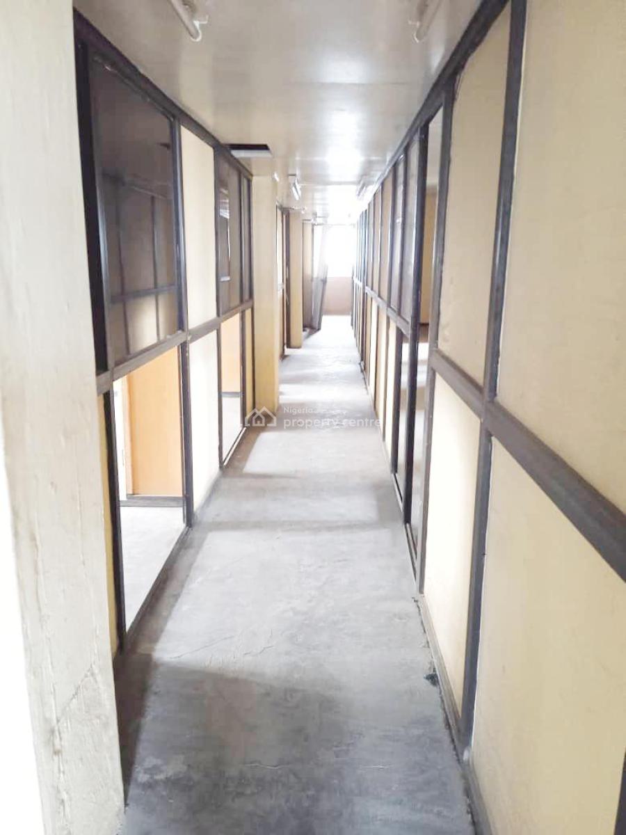 Well Maintained Vacant 4th Floor Office, Opebi, Ikeja, Lagos, Office Space for Sale
