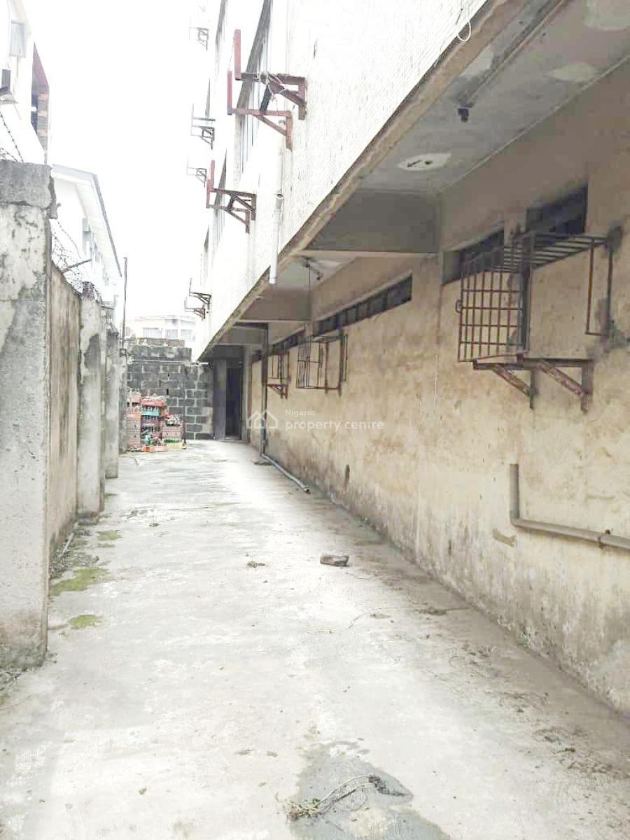 Well Maintained Vacant 4th Floor Office, Opebi, Ikeja, Lagos, Office Space for Sale
