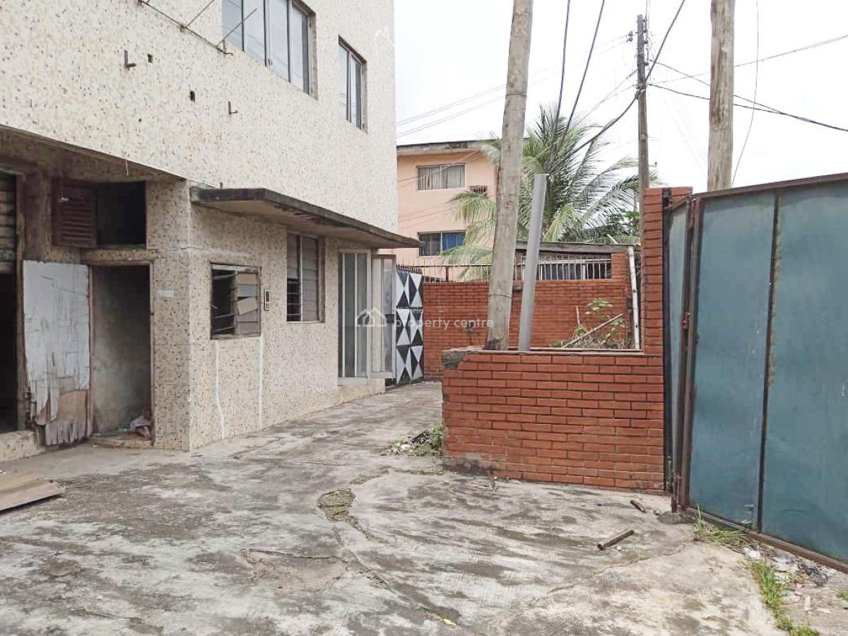Well Maintained Vacant 4th Floor Office, Opebi, Ikeja, Lagos, Office Space for Sale