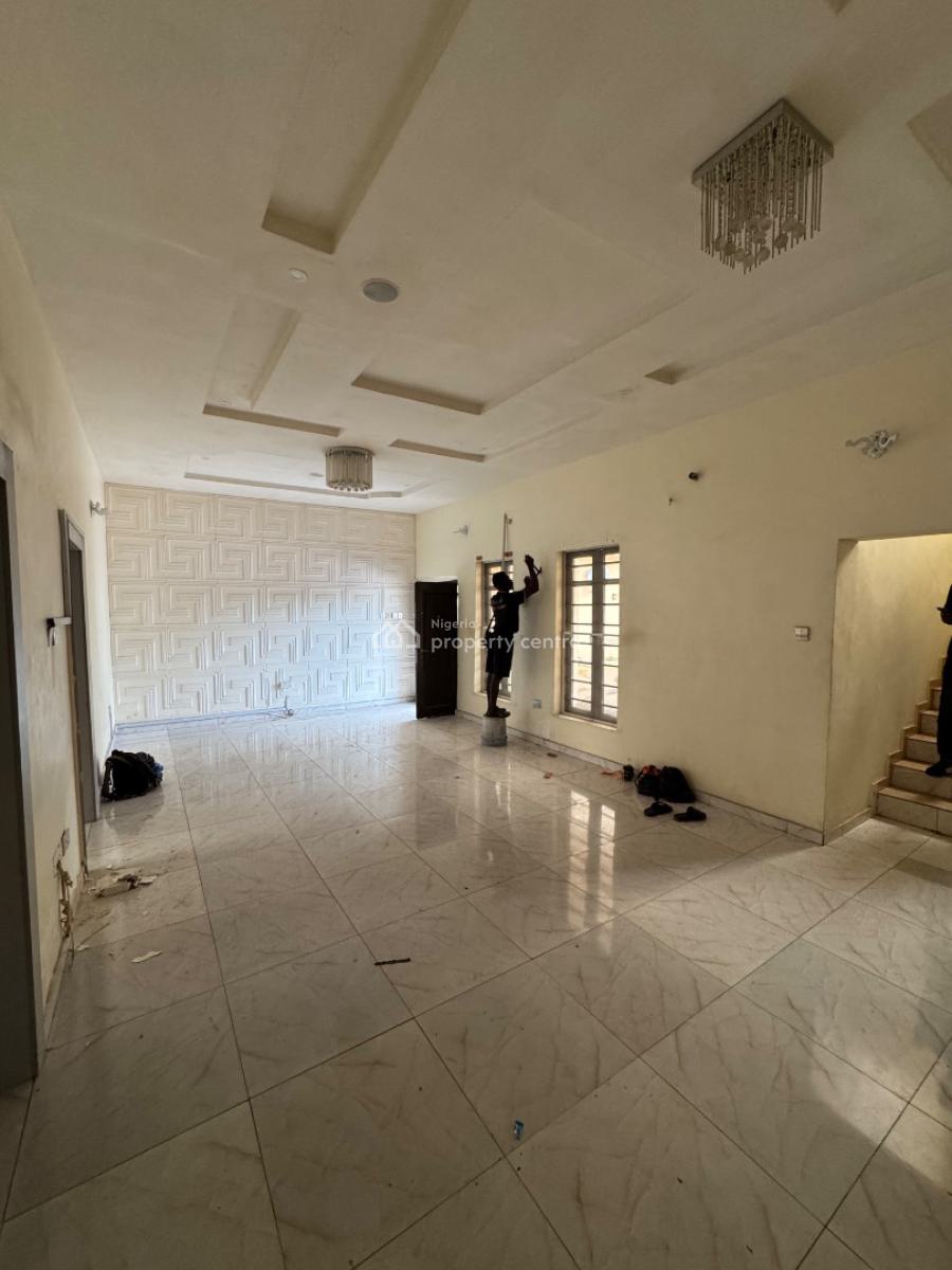 𝐌𝐀𝐈𝐍𝐓𝐀𝐈𝐍𝐄𝐃 4 𝐁𝐄𝐃𝐑𝐎𝐎𝐌 𝐓𝐄𝐑𝐑𝐀𝐂𝐄 𝐃𝐔𝐏𝐋𝐄𝐗, Ikota, Lekki, Lagos, Terraced Duplex for Rent