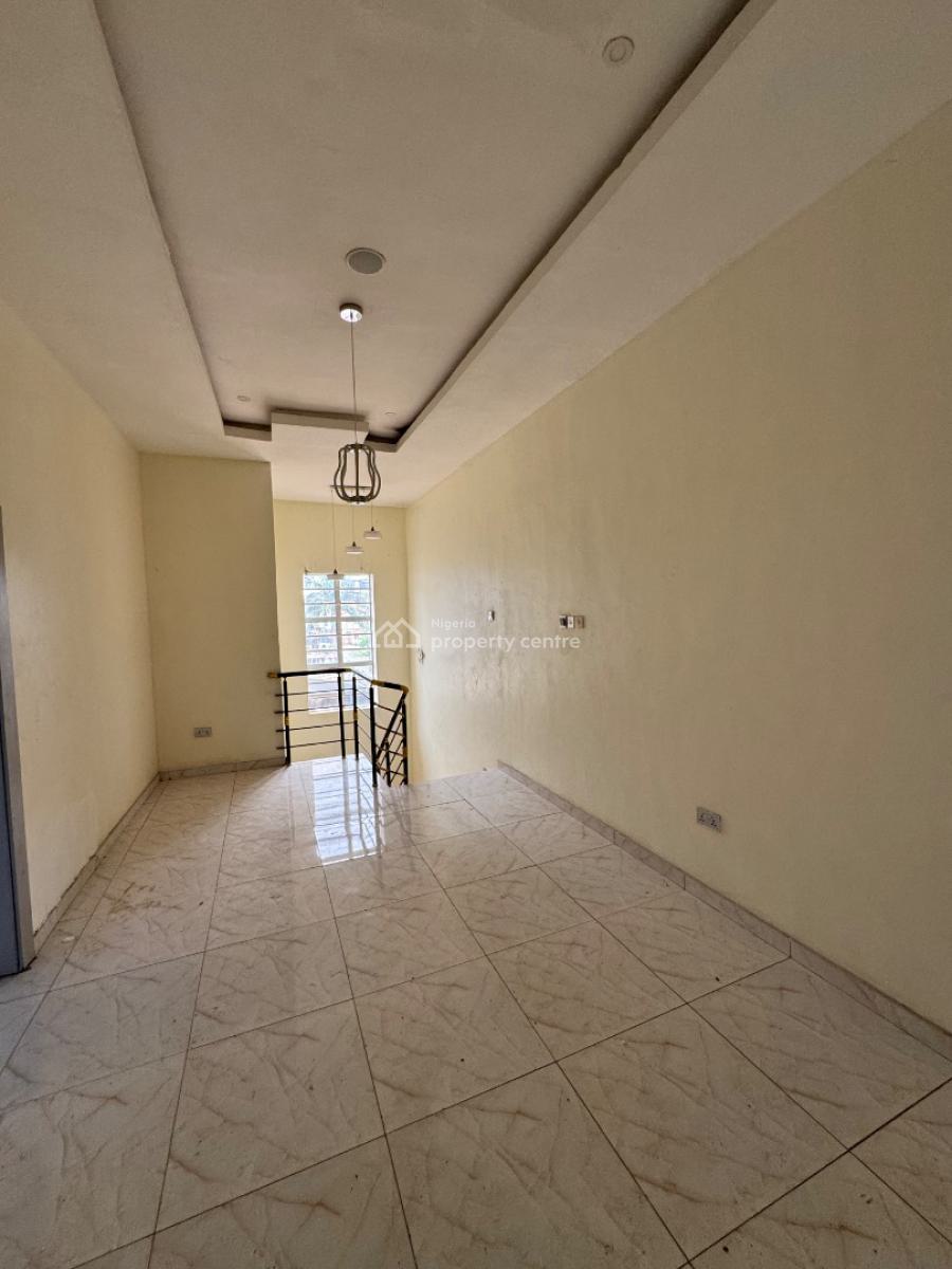 𝐌𝐀𝐈𝐍𝐓𝐀𝐈𝐍𝐄𝐃 4 𝐁𝐄𝐃𝐑𝐎𝐎𝐌 𝐓𝐄𝐑𝐑𝐀𝐂𝐄 𝐃𝐔𝐏𝐋𝐄𝐗, Ikota, Lekki, Lagos, Terraced Duplex for Rent