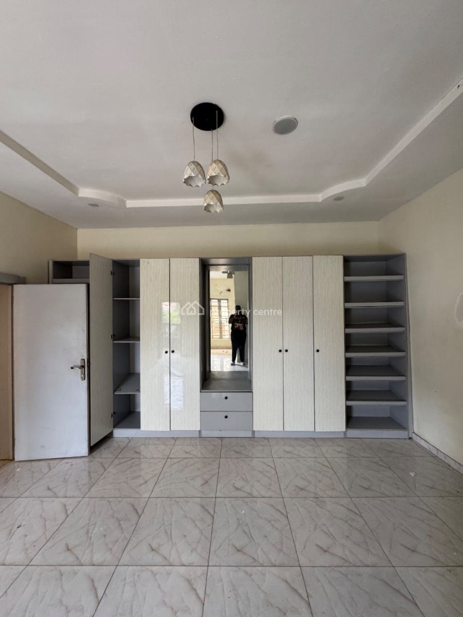 𝐌𝐀𝐈𝐍𝐓𝐀𝐈𝐍𝐄𝐃 4 𝐁𝐄𝐃𝐑𝐎𝐎𝐌 𝐓𝐄𝐑𝐑𝐀𝐂𝐄 𝐃𝐔𝐏𝐋𝐄𝐗, Ikota, Lekki, Lagos, Terraced Duplex for Rent