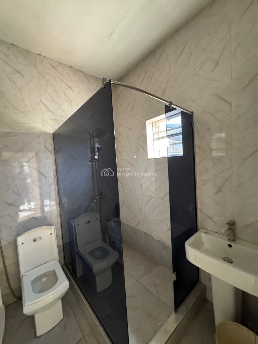 𝐌𝐀𝐈𝐍𝐓𝐀𝐈𝐍𝐄𝐃 4 𝐁𝐄𝐃𝐑𝐎𝐎𝐌 𝐓𝐄𝐑𝐑𝐀𝐂𝐄 𝐃𝐔𝐏𝐋𝐄𝐗, Ikota, Lekki, Lagos, Terraced Duplex for Rent