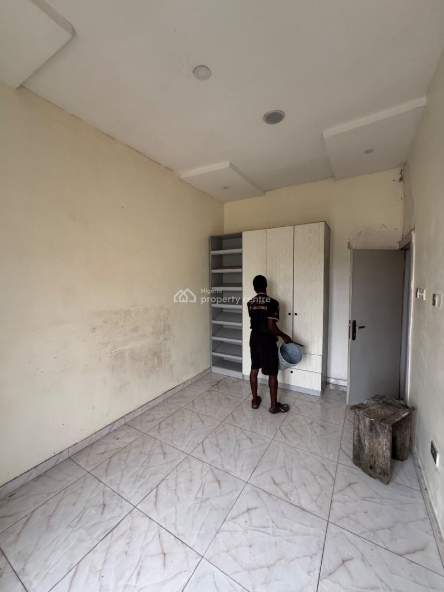 𝐌𝐀𝐈𝐍𝐓𝐀𝐈𝐍𝐄𝐃 4 𝐁𝐄𝐃𝐑𝐎𝐎𝐌 𝐓𝐄𝐑𝐑𝐀𝐂𝐄 𝐃𝐔𝐏𝐋𝐄𝐗, Ikota, Lekki, Lagos, Terraced Duplex for Rent