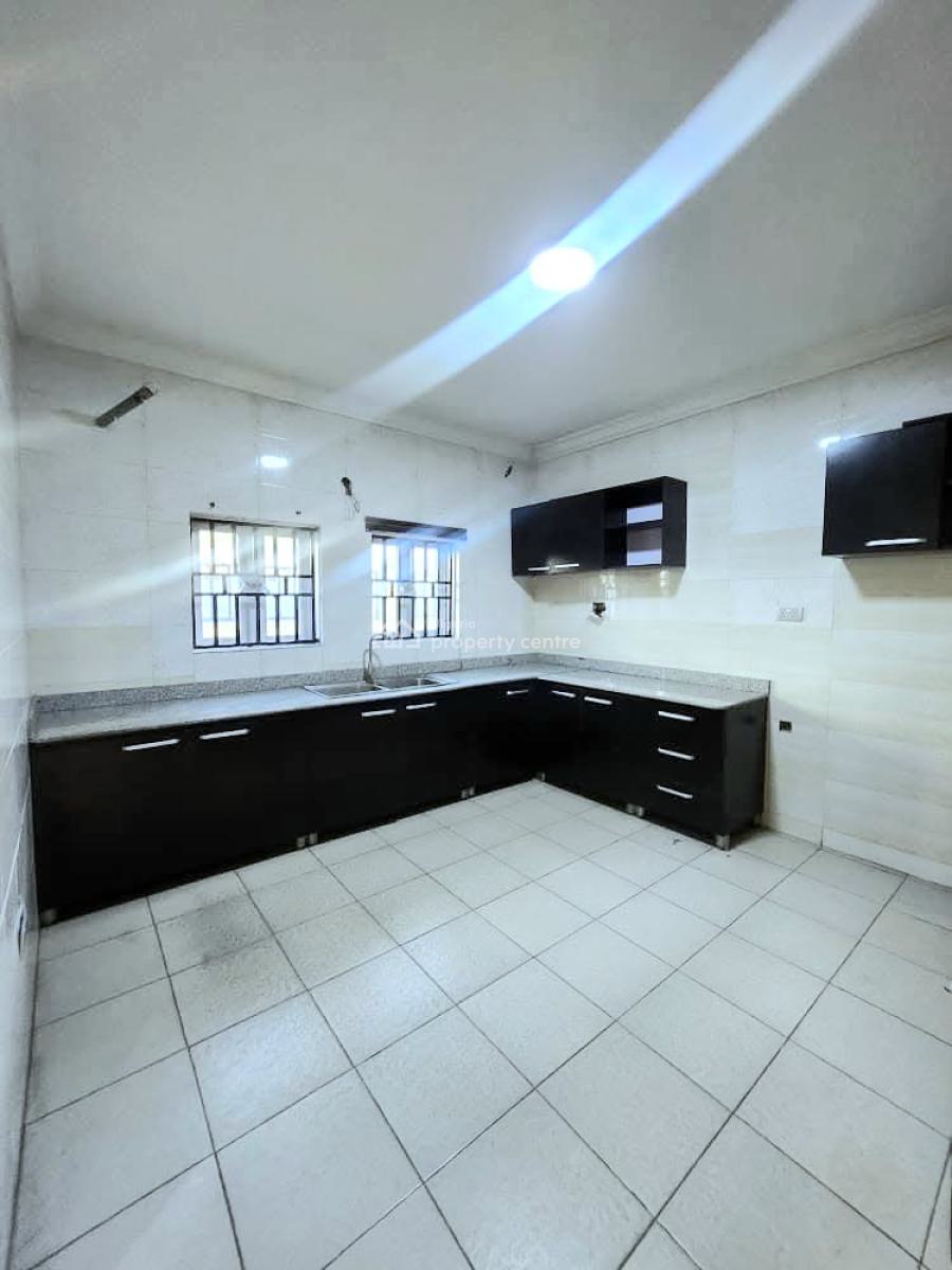 Well Maintained 4 Bedroom Detached, Lekki Phase 1, Lekki, Lagos, Office Space for Rent