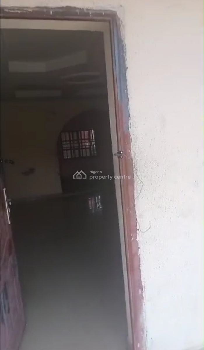 2bedroom Bungalow in Lugbe Airport Road, Lugbe District, Abuja, Detached Bungalow for Sale