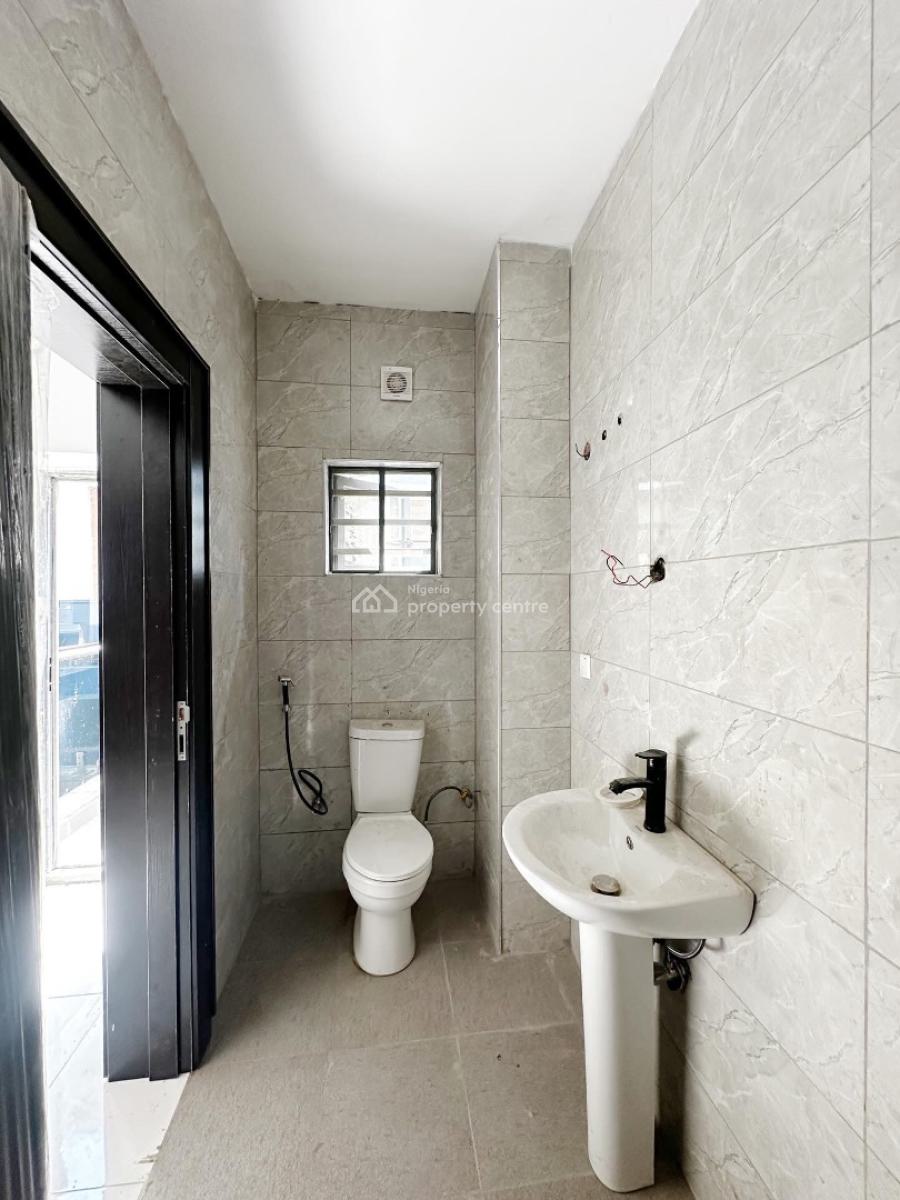 Lovely 2 Bedroom Apartment with Bq, Ologolo, Ologolo, Lekki, Lagos, Block of Flats for Sale