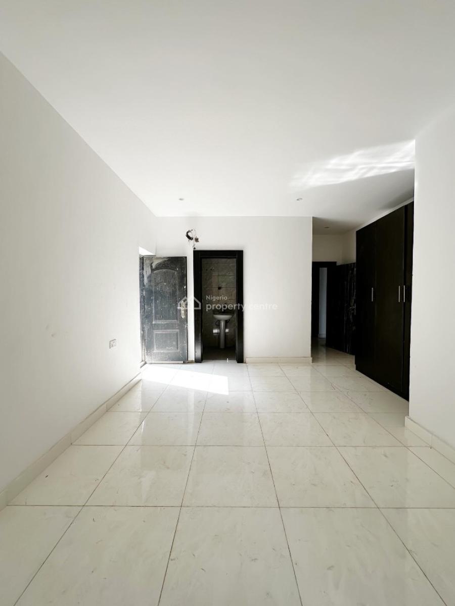 Lovely 2 Bedroom Apartment with Bq, Ologolo, Ologolo, Lekki, Lagos, Block of Flats for Sale