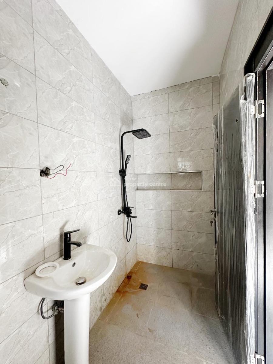Lovely 2 Bedroom Apartment with Bq, Ologolo, Ologolo, Lekki, Lagos, Block of Flats for Sale
