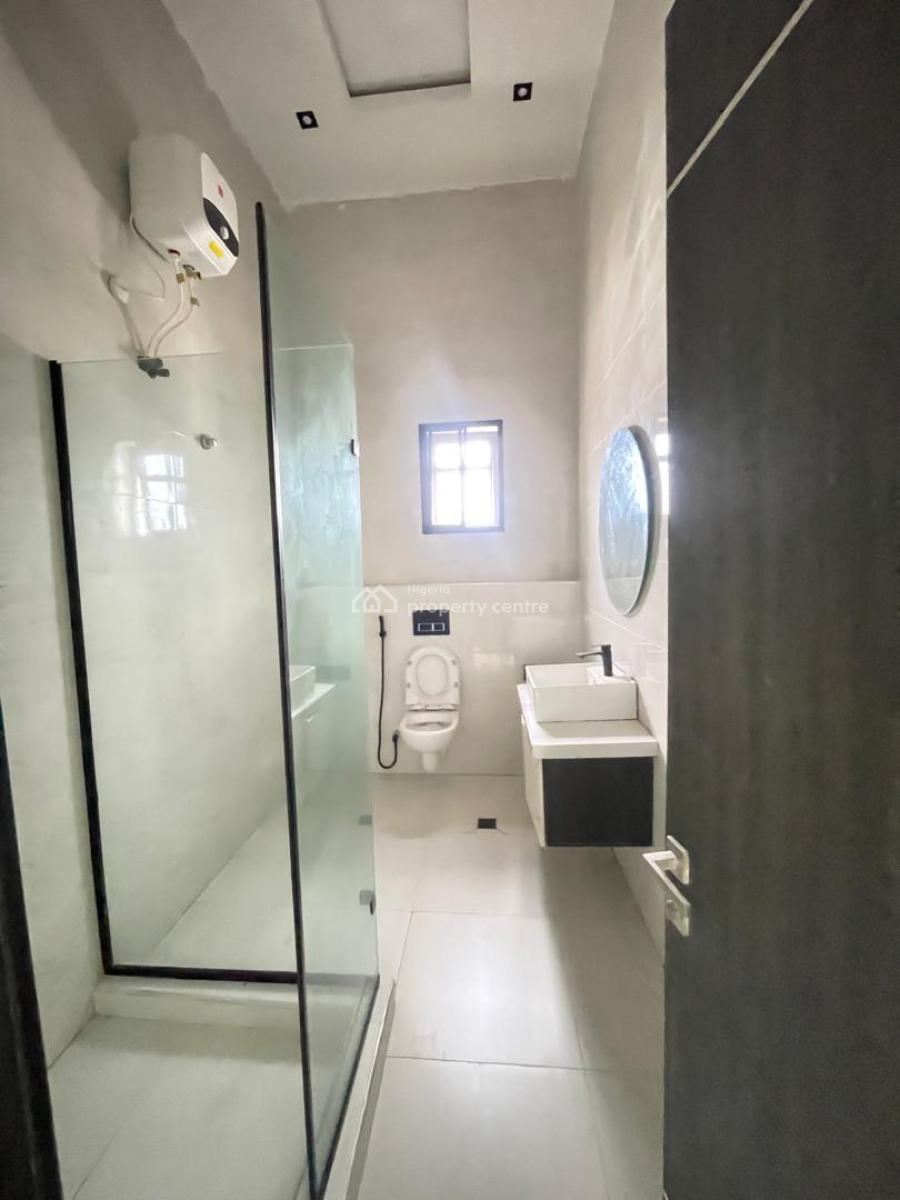 Beautifully Built 3 Bedroom Apartment with Gym, Elevator, Lekki Phase 1, Lekki, Lagos, Flat / Apartment for Sale