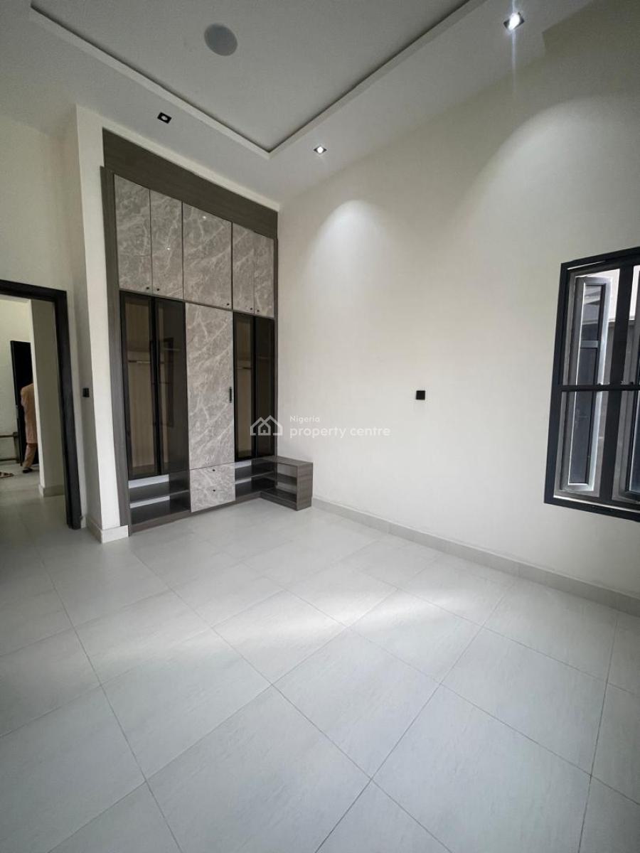 Beautifully Built 3 Bedroom Apartment with Gym, Elevator, Lekki Phase 1, Lekki, Lagos, Flat / Apartment for Sale
