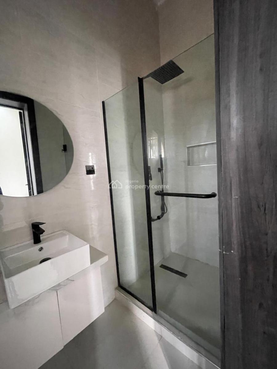 Beautifully Built 3 Bedroom Apartment with Gym, Elevator, Lekki Phase 1, Lekki, Lagos, Flat / Apartment for Sale