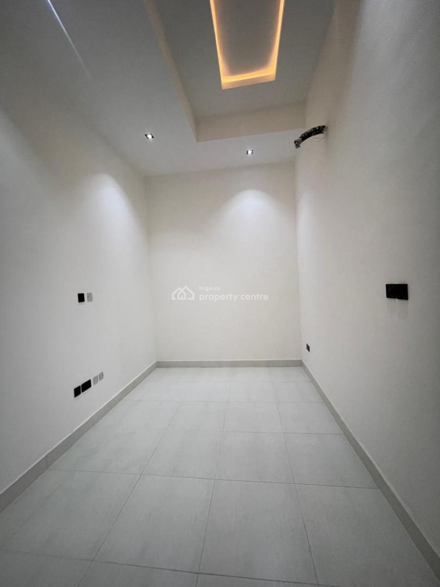 Beautifully Built 3 Bedroom Apartment with Gym, Elevator, Lekki Phase 1, Lekki, Lagos, Flat / Apartment for Sale
