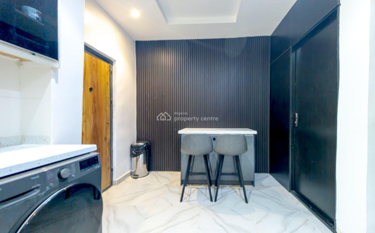 Nicely Furnished 2 Bedroom Apartment, Lekki Phase 1, Lekki, Lagos, Flat / Apartment Short Let