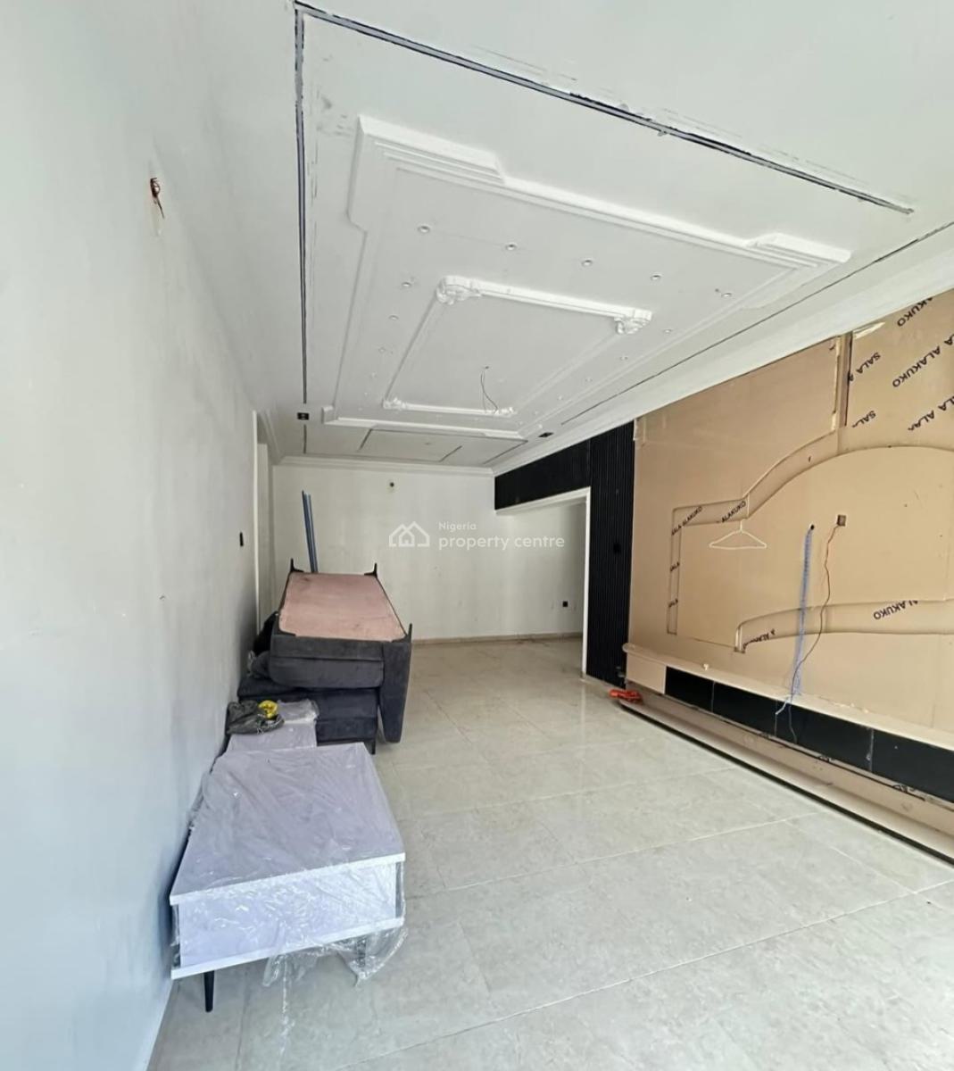 Spacious 3 Bedroom Flat, Ologolo, Lekki, Lagos, Flat / Apartment for Rent