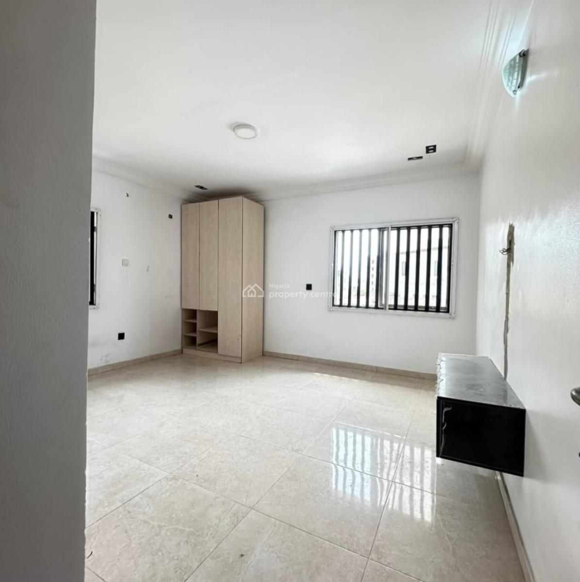 Spacious 3 Bedroom Flat, Ologolo, Lekki, Lagos, Flat / Apartment for Rent