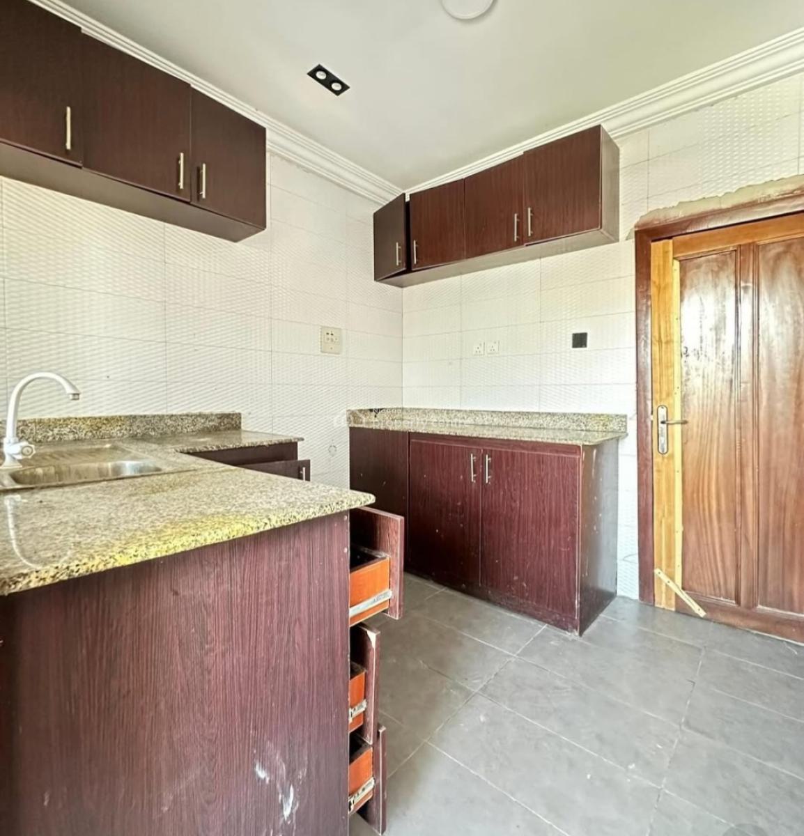 Spacious 3 Bedroom Flat, Ologolo, Lekki, Lagos, Flat / Apartment for Rent