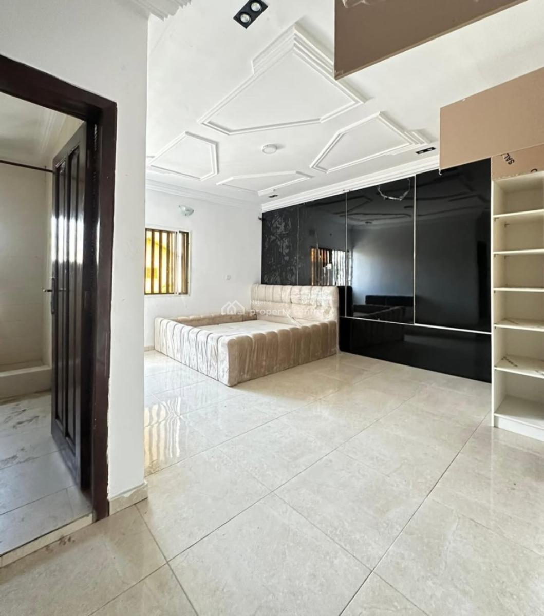 Spacious 3 Bedroom Flat, Ologolo, Lekki, Lagos, Flat / Apartment for Rent