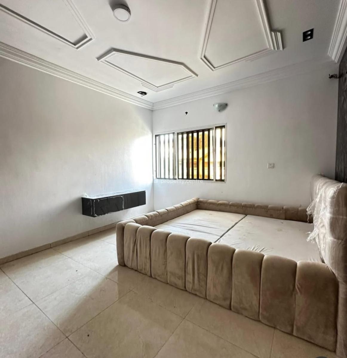 Spacious 3 Bedroom Flat, Ologolo, Lekki, Lagos, Flat / Apartment for Rent