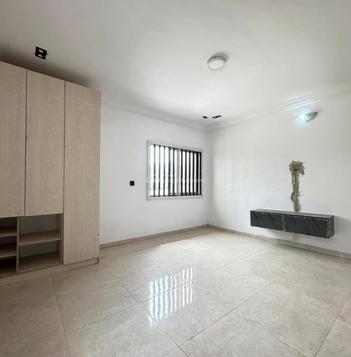 Spacious 3 Bedroom Flat, Ologolo, Lekki, Lagos, Flat / Apartment for Rent