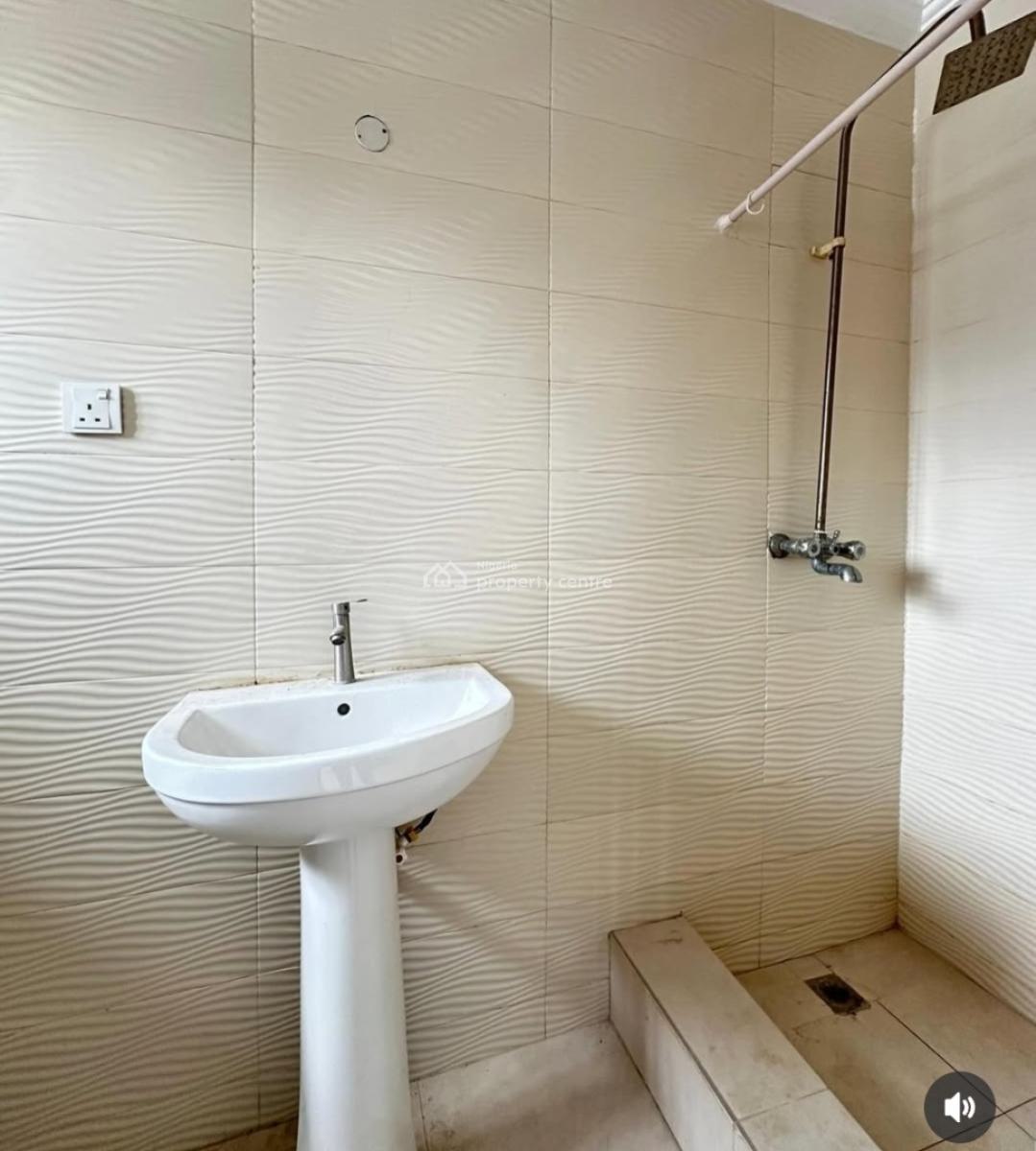 Spacious 3 Bedroom Flat, Ologolo, Lekki, Lagos, Flat / Apartment for Rent