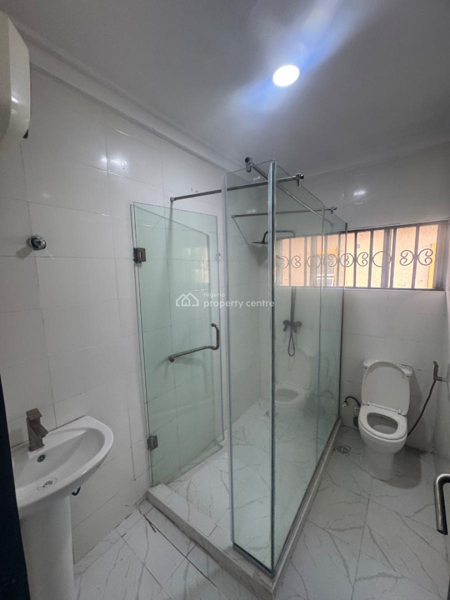 a Super Clean and Spacious 3 Bedroom Apartment, Off Admiralty Way, Lekki Phase 1, Lekki, Lagos, Flat / Apartment for Rent