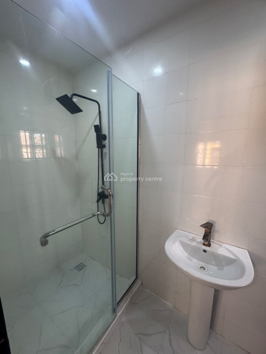 a Super Clean and Spacious 3 Bedroom Apartment, Off Admiralty Way, Lekki Phase 1, Lekki, Lagos, Flat / Apartment for Rent