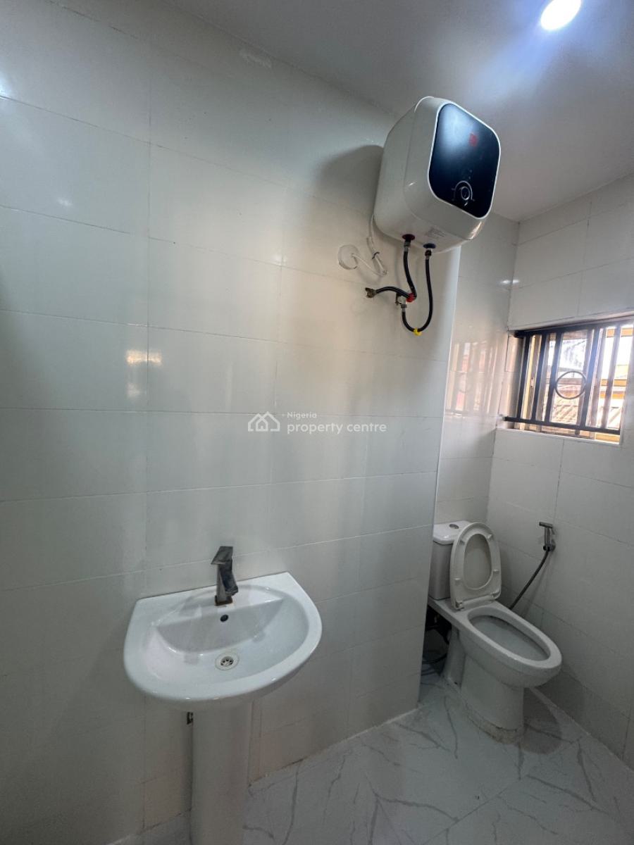 a Super Clean and Spacious 3 Bedroom Apartment, Off Admiralty Way, Lekki Phase 1, Lekki, Lagos, Flat / Apartment for Rent