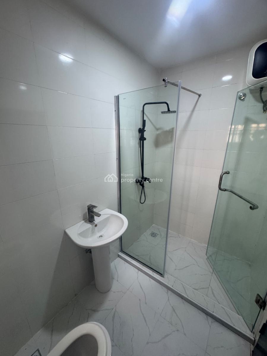 a Super Clean and Spacious 3 Bedroom Apartment, Off Admiralty Way, Lekki Phase 1, Lekki, Lagos, Flat / Apartment for Rent