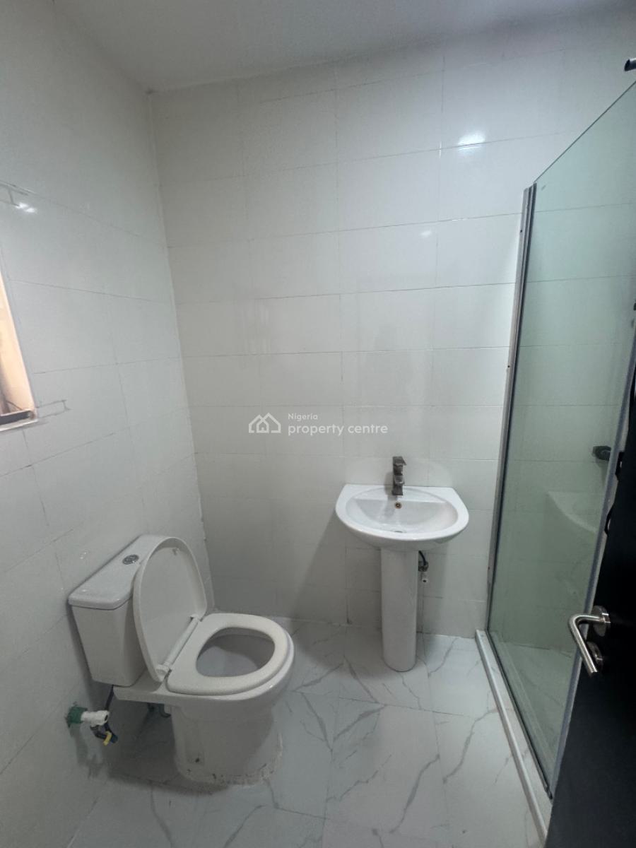 a Super Clean and Spacious 3 Bedroom Apartment, Off Admiralty Way, Lekki Phase 1, Lekki, Lagos, Flat / Apartment for Rent
