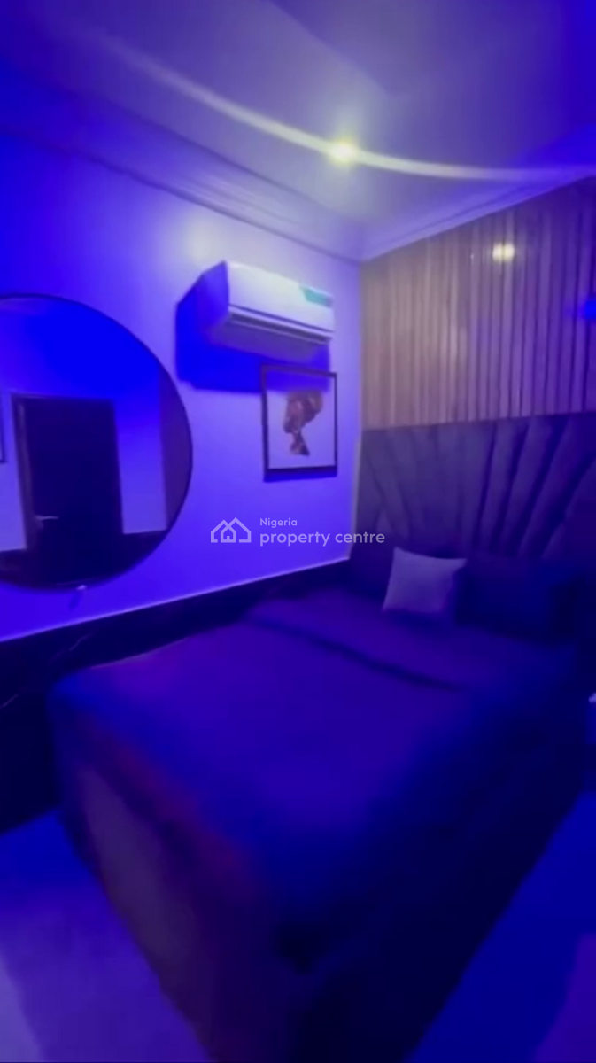 Nicely Furnished 4 Bedroom Apartment, Lekki Phase 1, Lekki, Lagos, Flat / Apartment Short Let