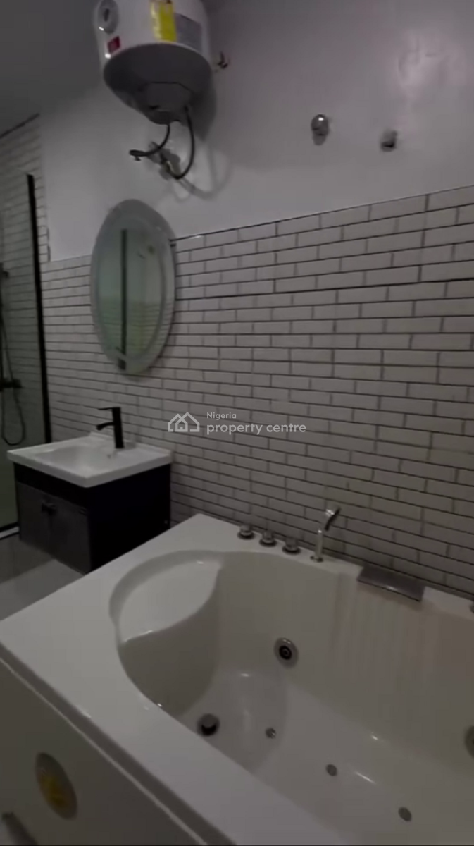 Nicely Furnished 4 Bedroom Apartment, Lekki Phase 1, Lekki, Lagos, Flat / Apartment Short Let