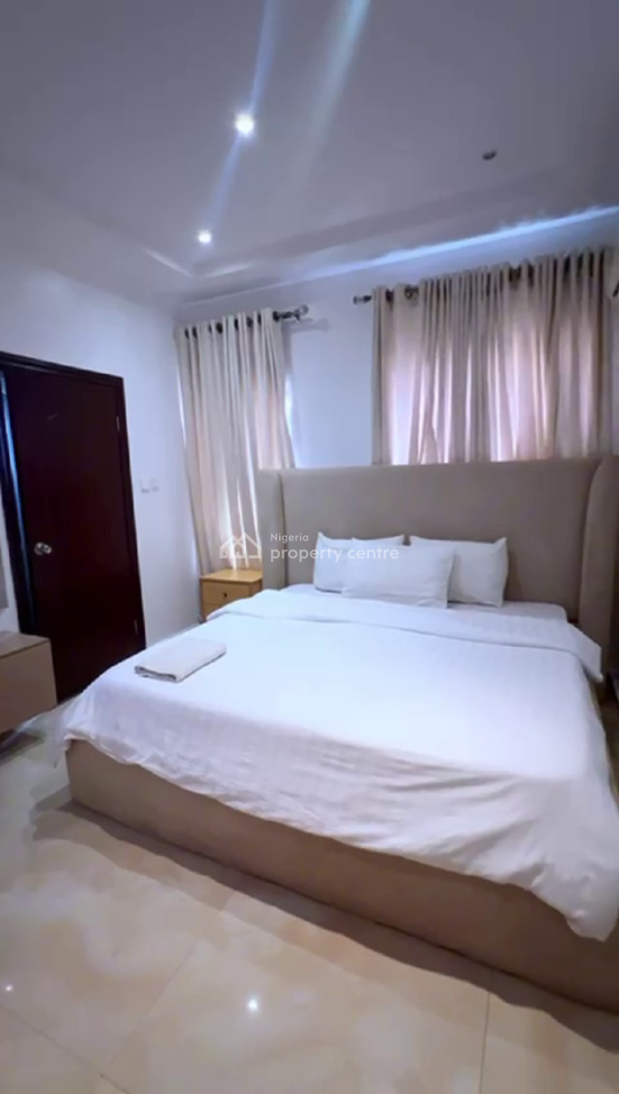 Nicely Furnished 3 Bedroom Apartment, Lekki Phase 1, Lekki, Lagos, Flat / Apartment Short Let