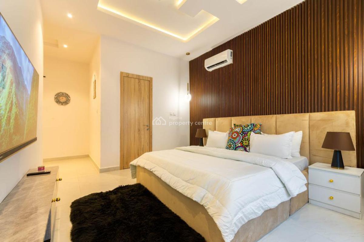 Luxury 1 Bedroom Apartment with Rooftop Pool, Lekki Phase 1, Lekki, Lagos, Flat / Apartment Short Let