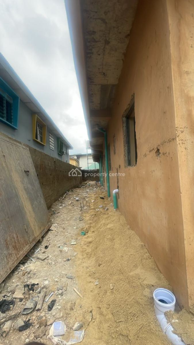 Roomself Lease at Ilupeju, Ilupeju, Lagos, Self Contain (single Rooms) for Rent