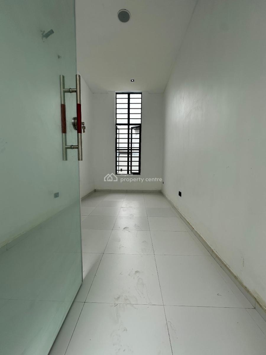 a Contemporary 6-bedroom Fully Detached Duplex, Chevron Lekki, Lekki, Lagos, Detached Duplex for Sale