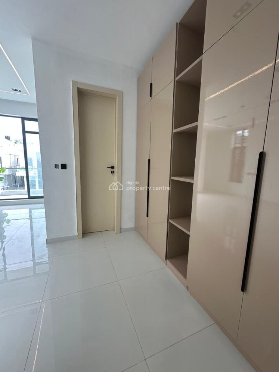 a Contemporary 6-bedroom Fully Detached Duplex, Chevron Lekki, Lekki, Lagos, Detached Duplex for Sale
