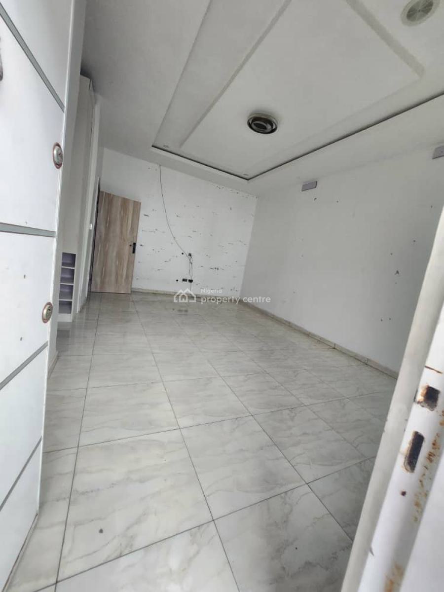 Beautiful and Clean Masters Bedroom, Royal Pine Estate, Lekki, Lagos, Flat / Apartment for Rent
