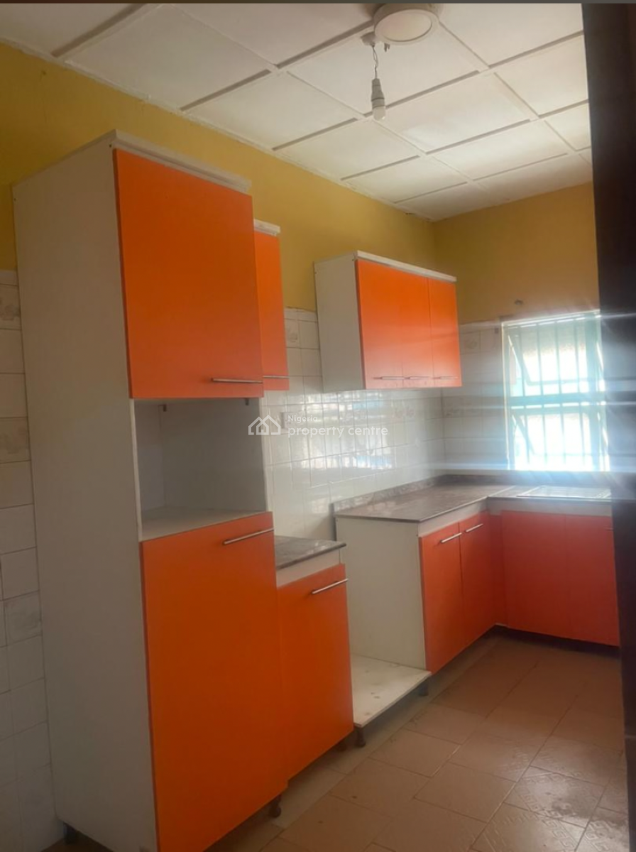 3 Bedroom Flat 2t/2b on Upper Floor, Gra Phase 1, Magodo, Lagos, Flat / Apartment for Rent